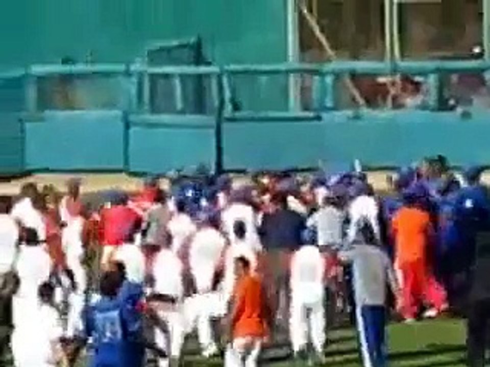 Bronca, piñasera entre Industriales y Sancti Spiritus !Candela!