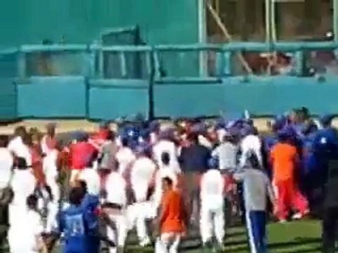 Bronca, piñasera entre Industriales y Sancti Spiritus !Candela!