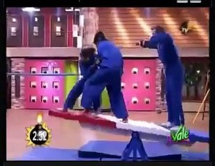 Caída espectacular en el programa de televisión mexicano "Se Vale" (Julio 2010)