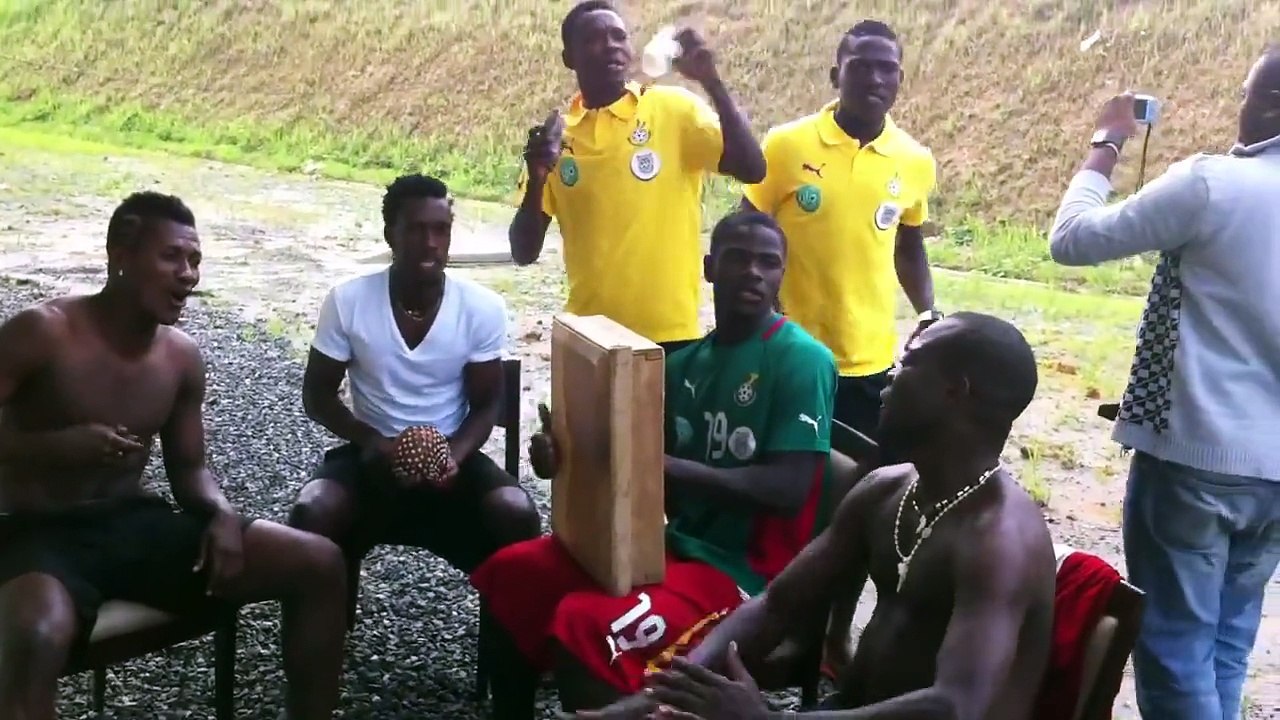 Asamoah Gyan led  Black Stars players in JAMA at AFCON 2012