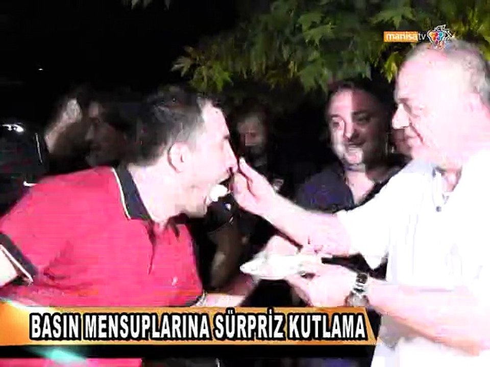 BASIN MENSUPLARINA SÜRPRİZ KUTLAMA