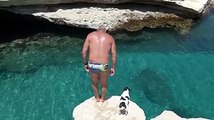 Sahibinin peşinden bakılama denize atlayan köpek
