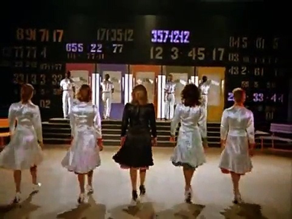 Песня из "Позвони мне, позвони" из кф "Карнавал"