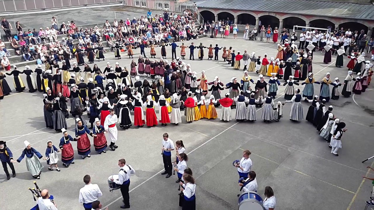 Danse des milles au Cornouaille 2015, à Quimper