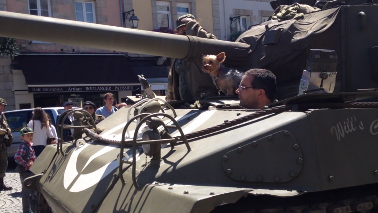 Commémoration du 17 août 1944 par un défilé de véhicules militaires d'époque