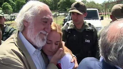 Maduro califica de "vomitiva" la visita de senadores españoles