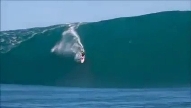Massive Surf Wipeout at Teahupoo Giant Wave - Surf Fail