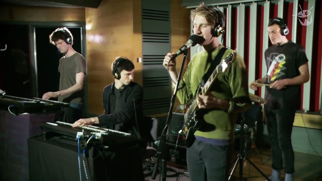 Glass Animals - Gooey (live on triple j)