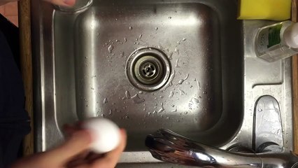 How to Quickly Peel a Boiled Egg in a Glass of Water