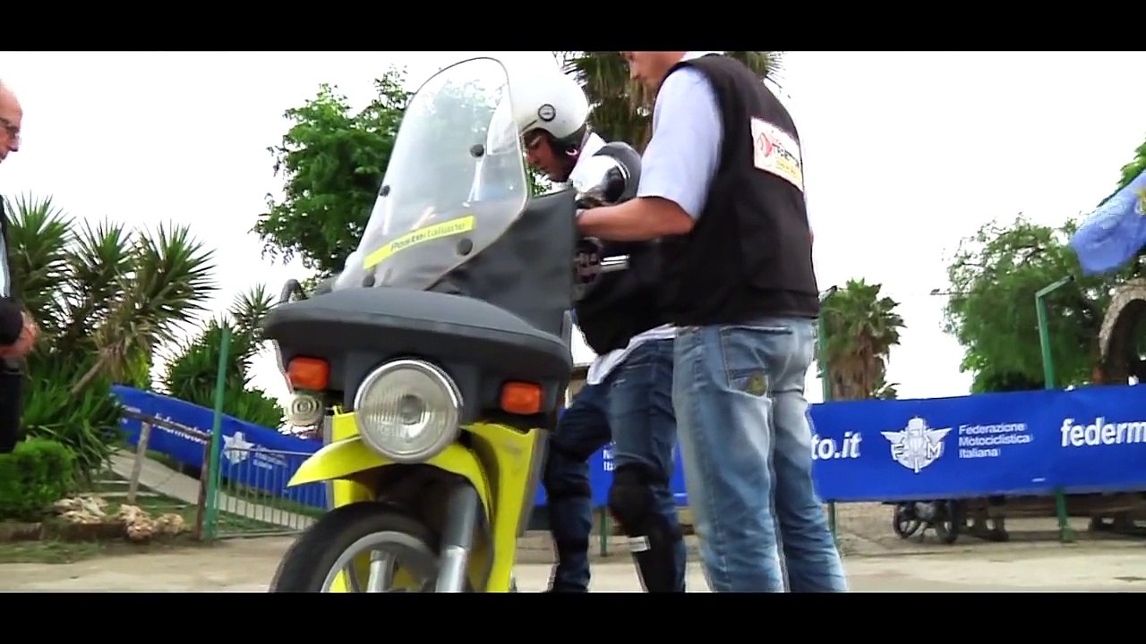 Poste Italiane corso di guida in moto TEAM TRAIETTORIE