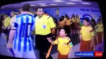 Cristiano Ronaldo Abraçando Crianças - Copa do Mundo 2014 Brasil