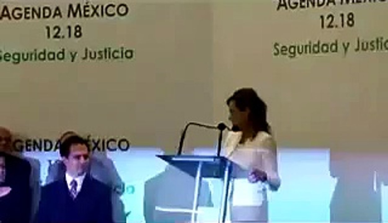 Josefina Vázquez Mota se desmaya