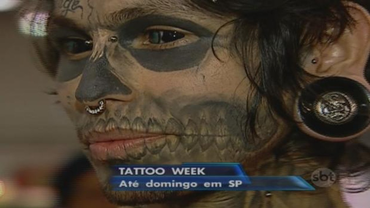 Jornal do SBT visita a maior feira de tatuagem...