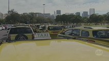 Taxistas protestam contra aplicativo de carona no Rio de Janeiro