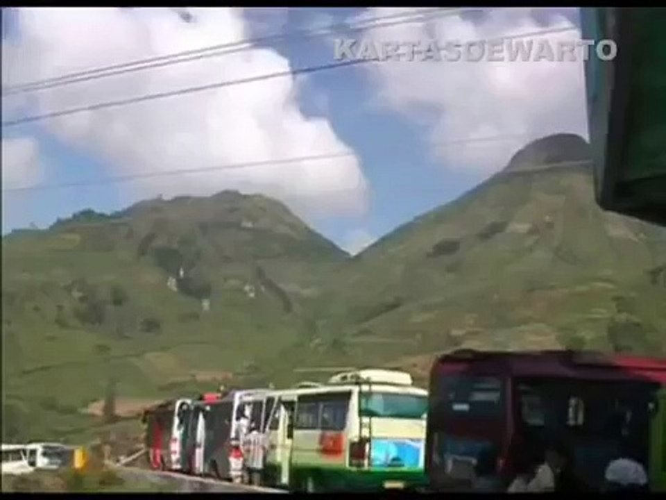 Senja Di Batas Kota - Ernie Johan (Dieng 2005)