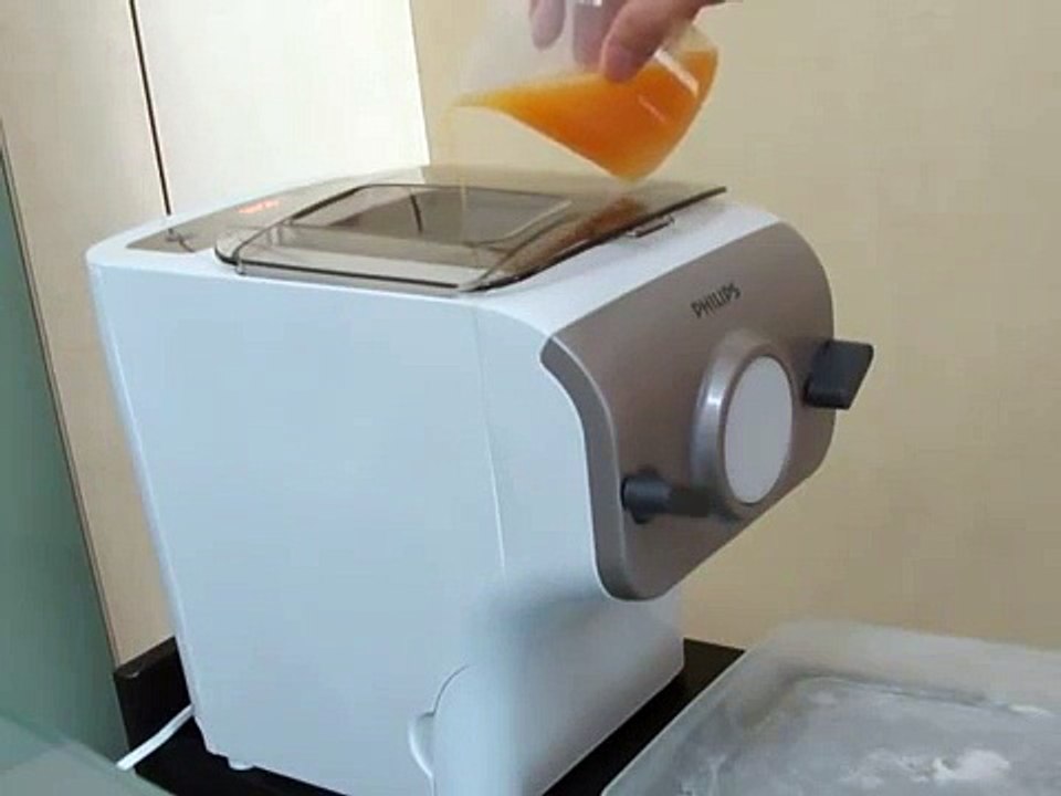 Philip Noodle Maker - HR2365 Making Ramen