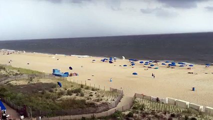 Strong winds on the beach - goodbye umbrellas