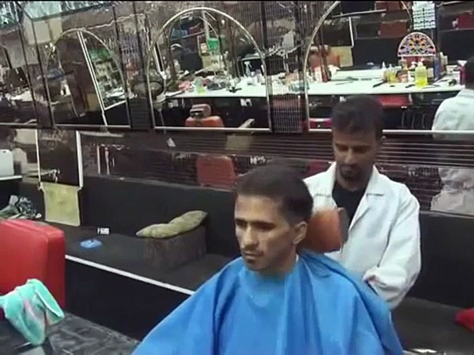 كاميرا خفيه يمنيه تموت ضحك :: صالون حلاقه
