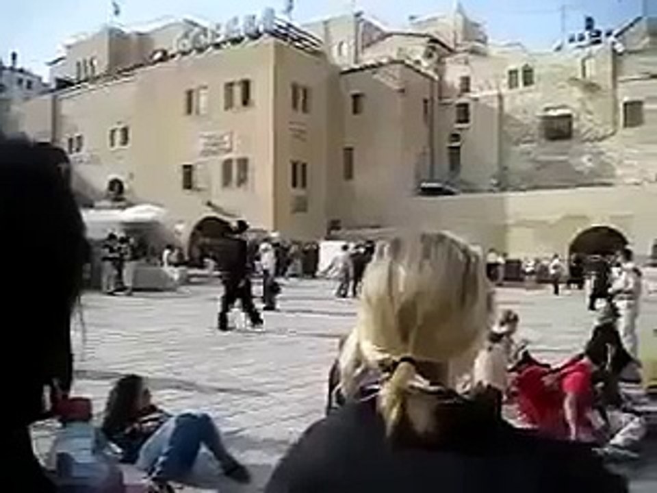 IDF Singing & Dancing down to the Kotel (Western Wall) Am Yisrael Chai!﻿
