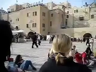 IDF Singing & Dancing down to the Kotel (Western Wall) Am Yisrael Chai!﻿