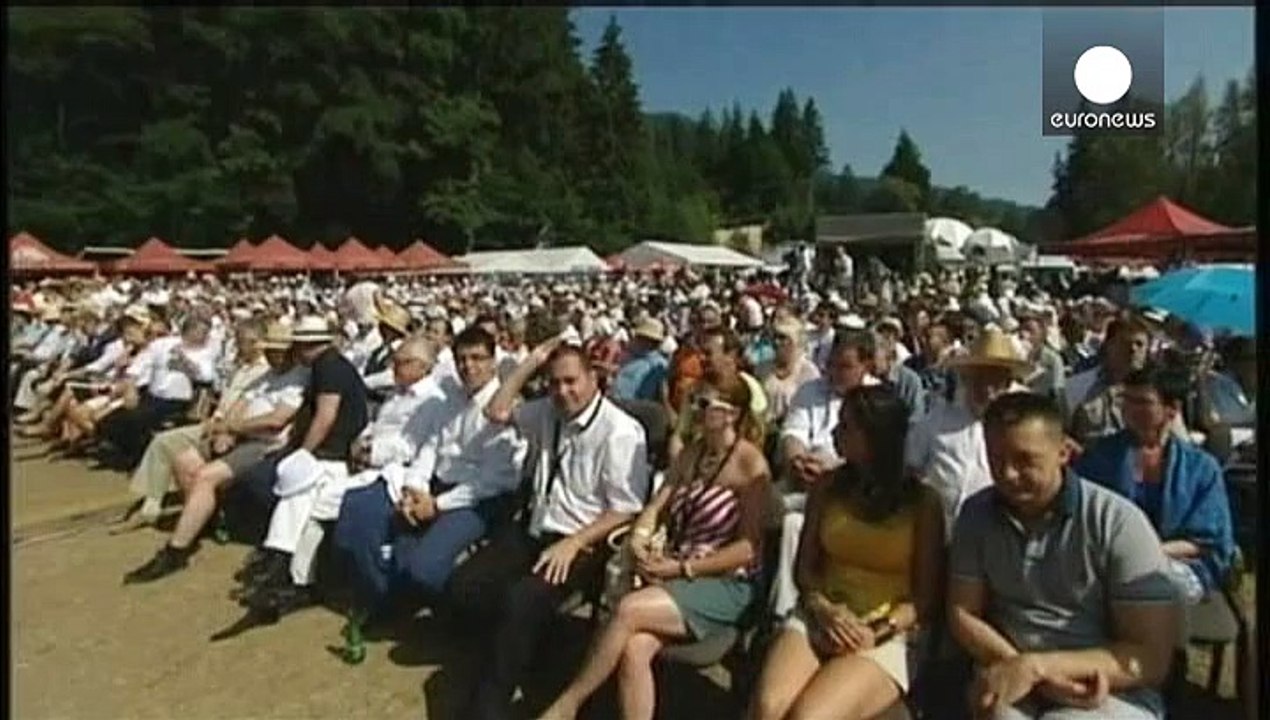 Виктор Орбан строит забор, чтобы "не пропустить терроризм в Европу"