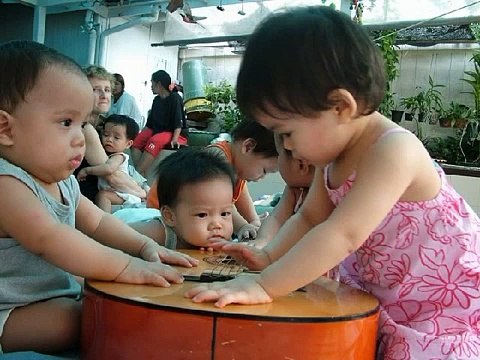 Tour du monde en musique 5/6 : voyage à la rencontre des enfants défavorisés