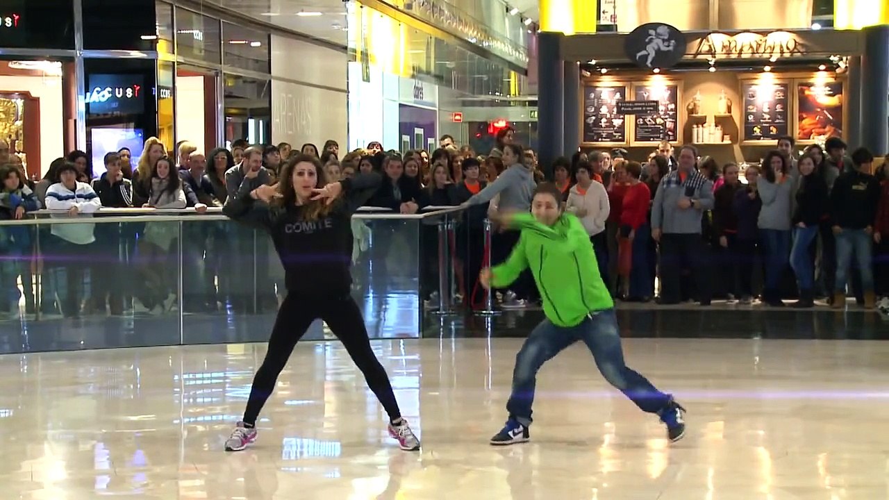 FLASHMOB HAPPY METROPOLITAN BARCELONA