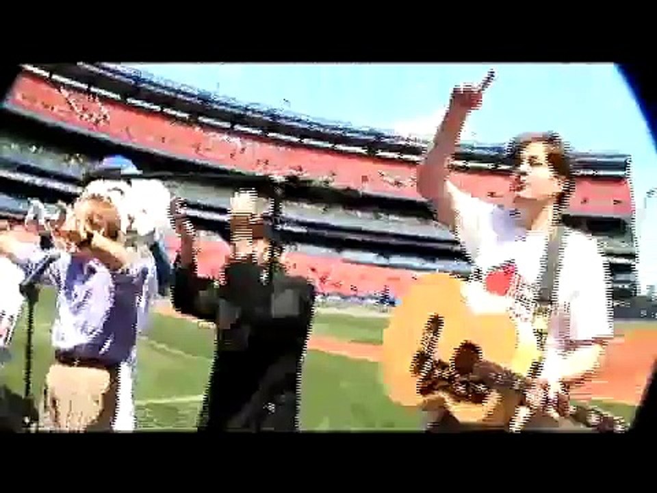 Bob McGrath of Sesame Street and 15,000 young Mets fans