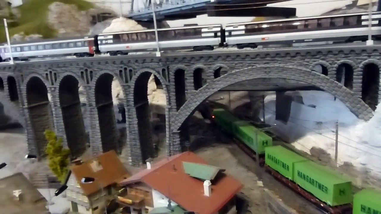 Schweizer Märklin Modelleisenbahn im Bau Video_07