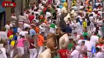 Ataque de touro na festa de San Fermín bull attack