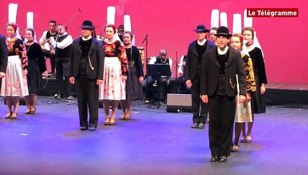 Cornouaille. Musique et danse au Kement Tu