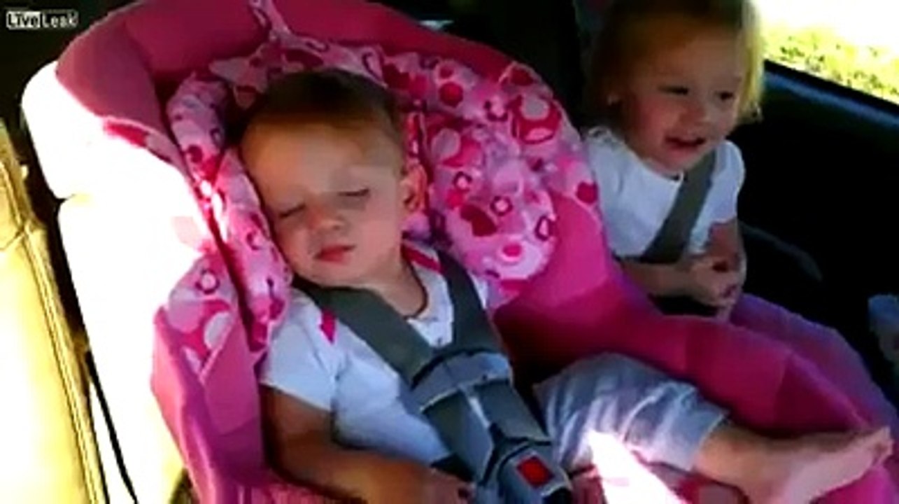 Baby dancing to Gangnam Style in The Car-HD Videos
