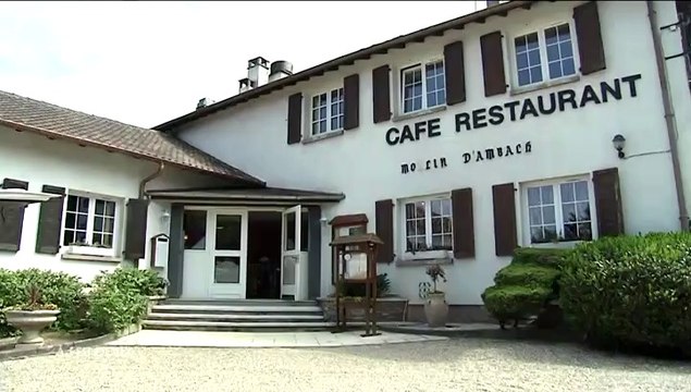 Assiette fraîcheur de tomates - cochon de lait laqué au miel, galettes de maïs - Mille-feuilles chocolat blanc et poires