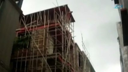 İntihar etmek isteyen genç, polisin üzerine düştü