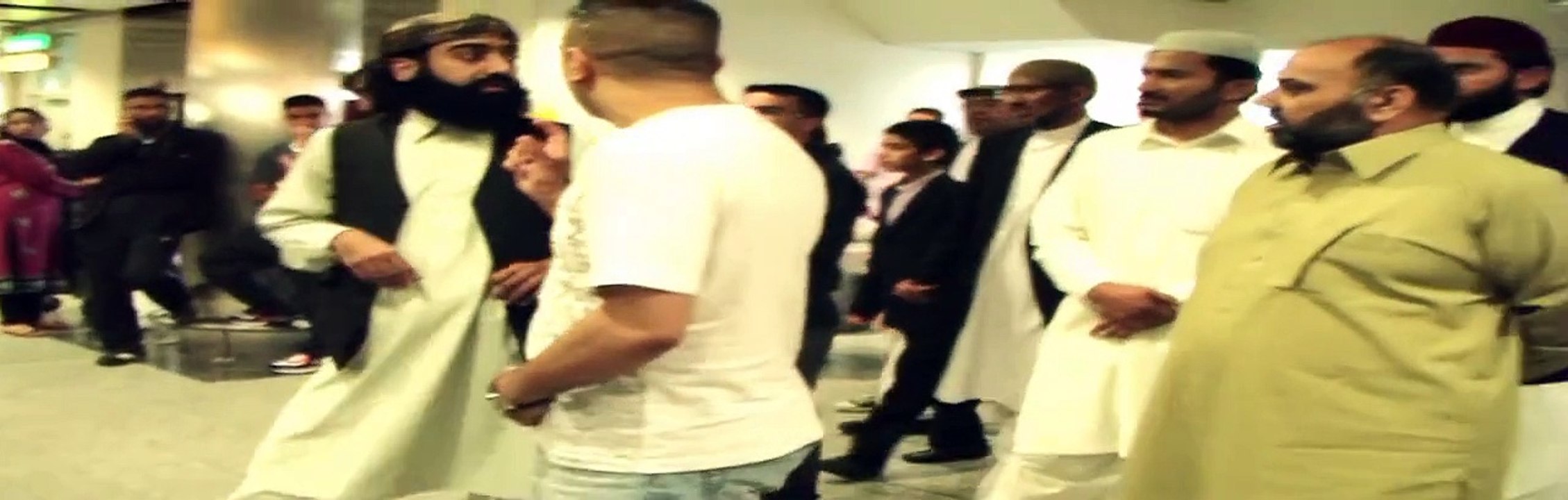 Pir Syed Ghulam Nizamuddin Jami Sahibs Departure from heathrow Airport.wmv