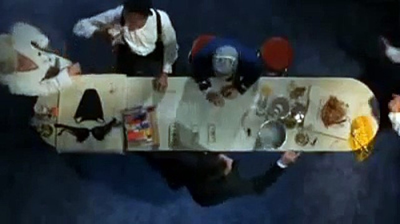 Four Rooms -  The bellboy takes the money