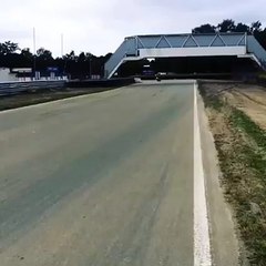 Enorme freinage à moto !