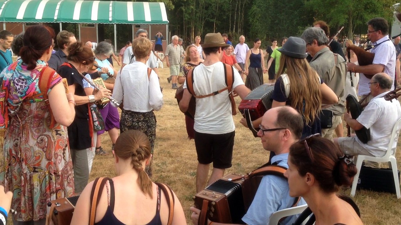 Branle à Gennetines 2015