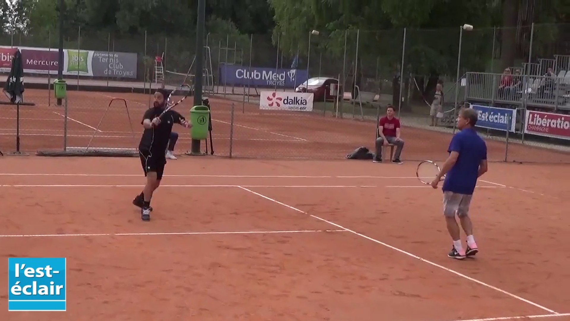 Match de tennis people avec Mezrahi et Hanouna à Troyes - Vidéo Dailymotion
