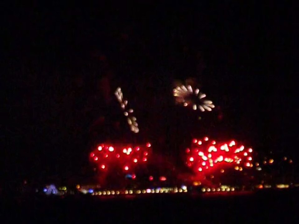 vidéo feux dartifice en avi le 14 juillet 2015
