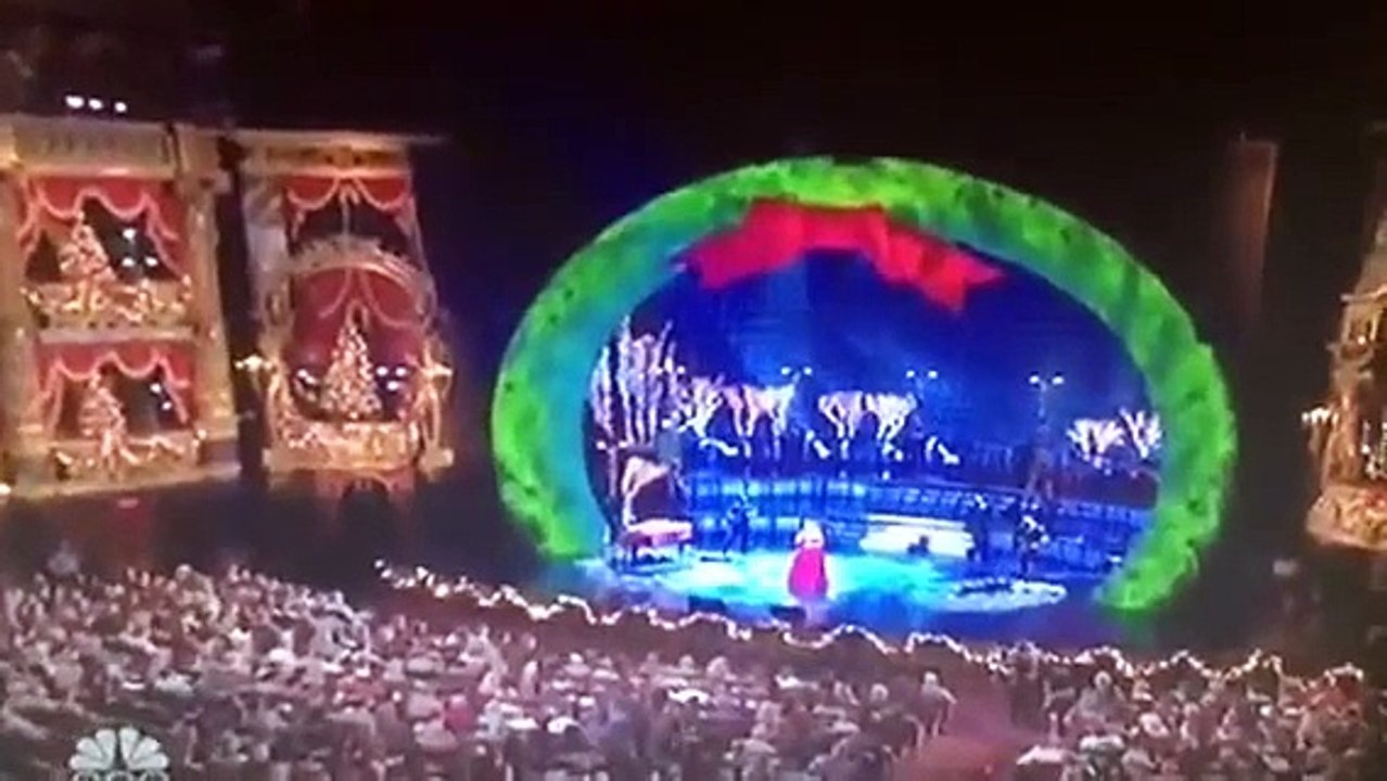 Silent Night Kelly Clarkson, Reba McEntire, and Trisha Year