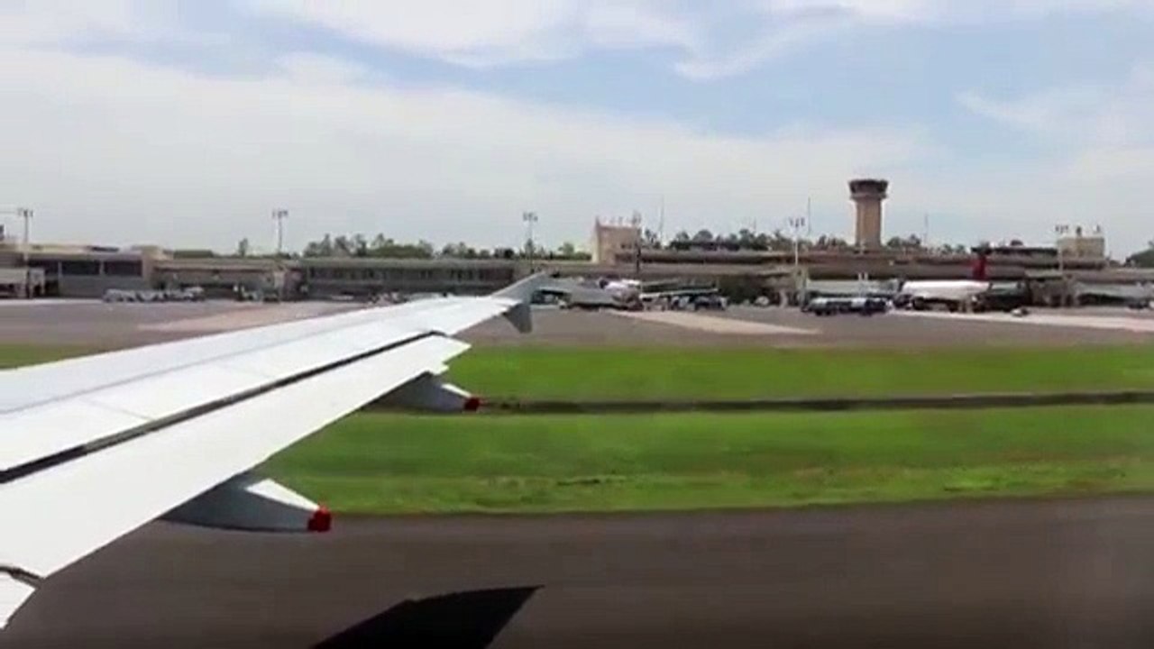 Despegue y aterrizaje aeropuerto de El Salvador ( take off and landing El Salvador)