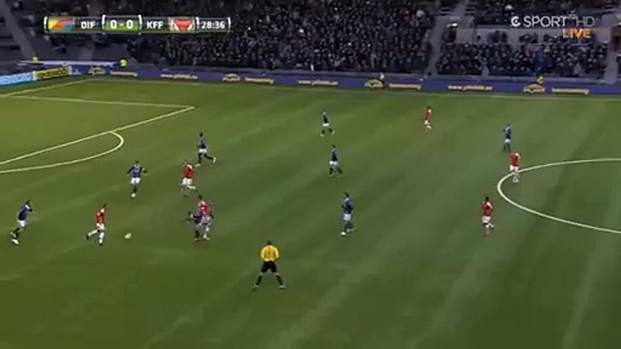 ‫مدافع رائع يمنع هدف مؤكد‬ - YouTube