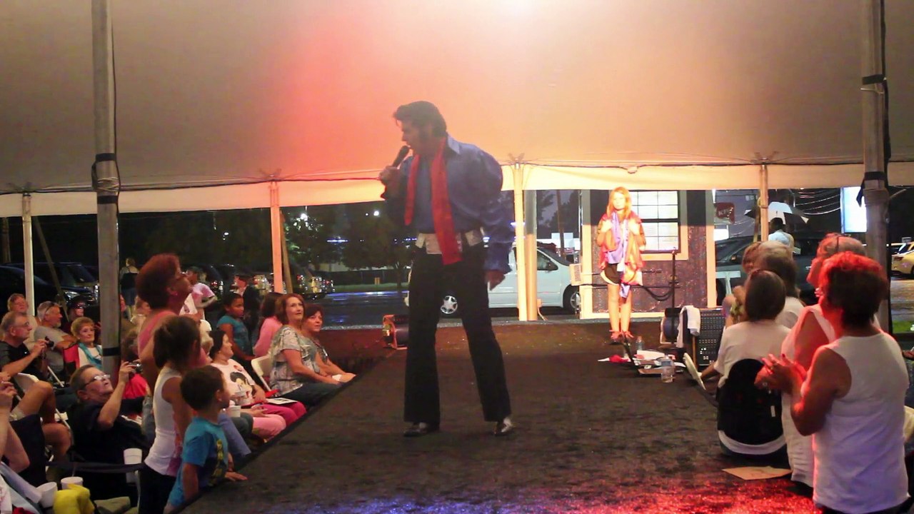 Richie Santa  sings 'Make The World Go Away' Elvis Week 2013
