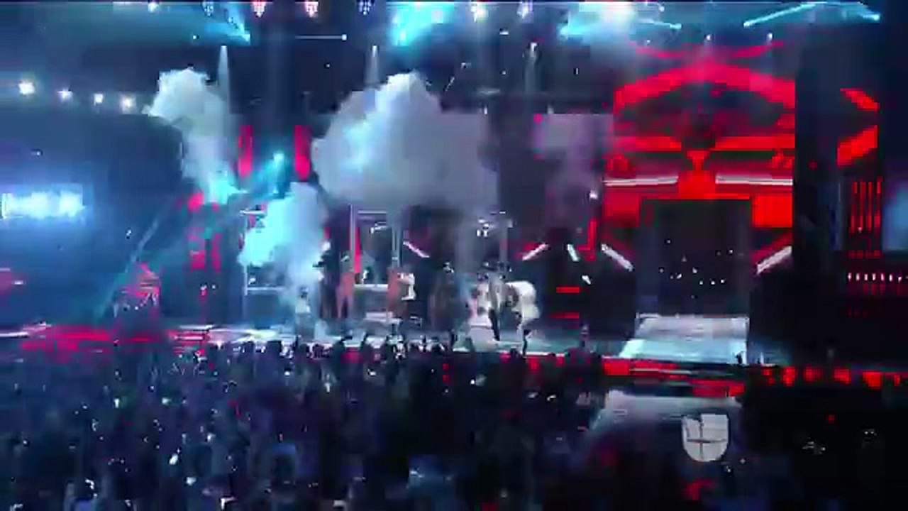 Nicky Jam feat. J Balvin y Zion cantan 'El Perdón' y 'Travesuras'