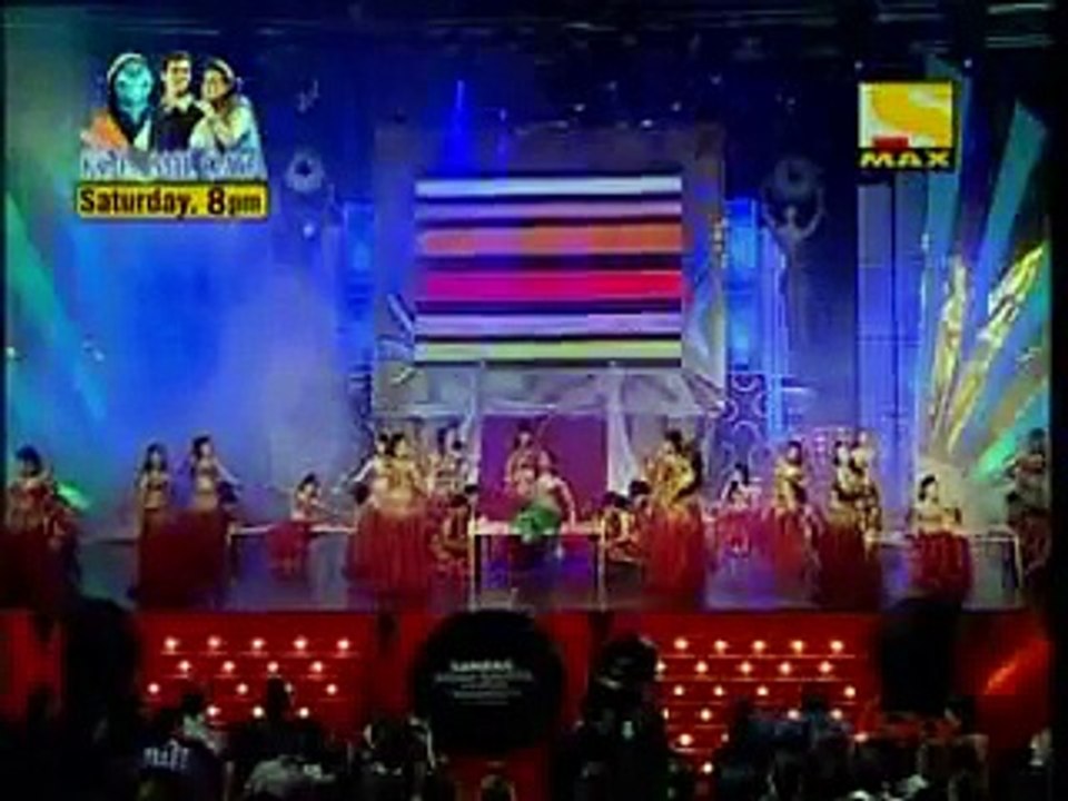 DEEPIKA PADUKONE MAKES DHONI & YUVRAJ BLUSH WITH HER DANCE PERFORMANCE.avi