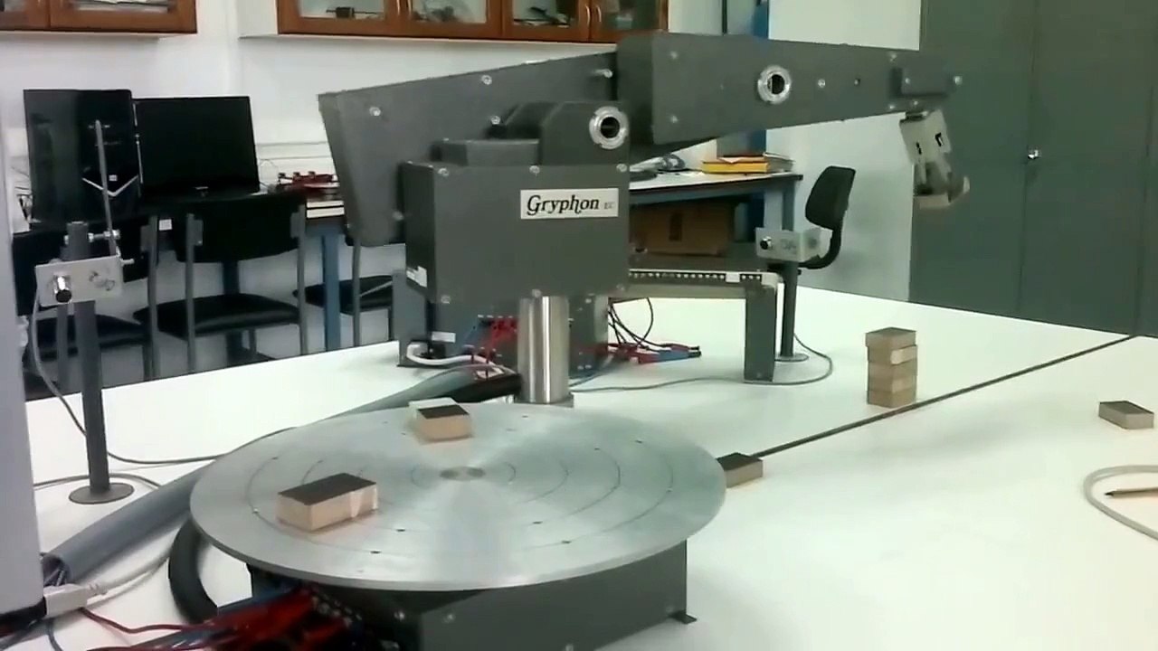 Robot (gryphon jointed arm configuration)