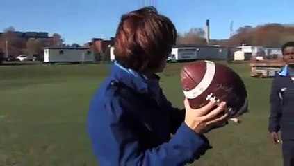 Pinball Clemons teaches Lorna Dueck to throw a football | Context with Lorna Dueck