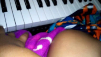 How to play a realy simple song on the piano