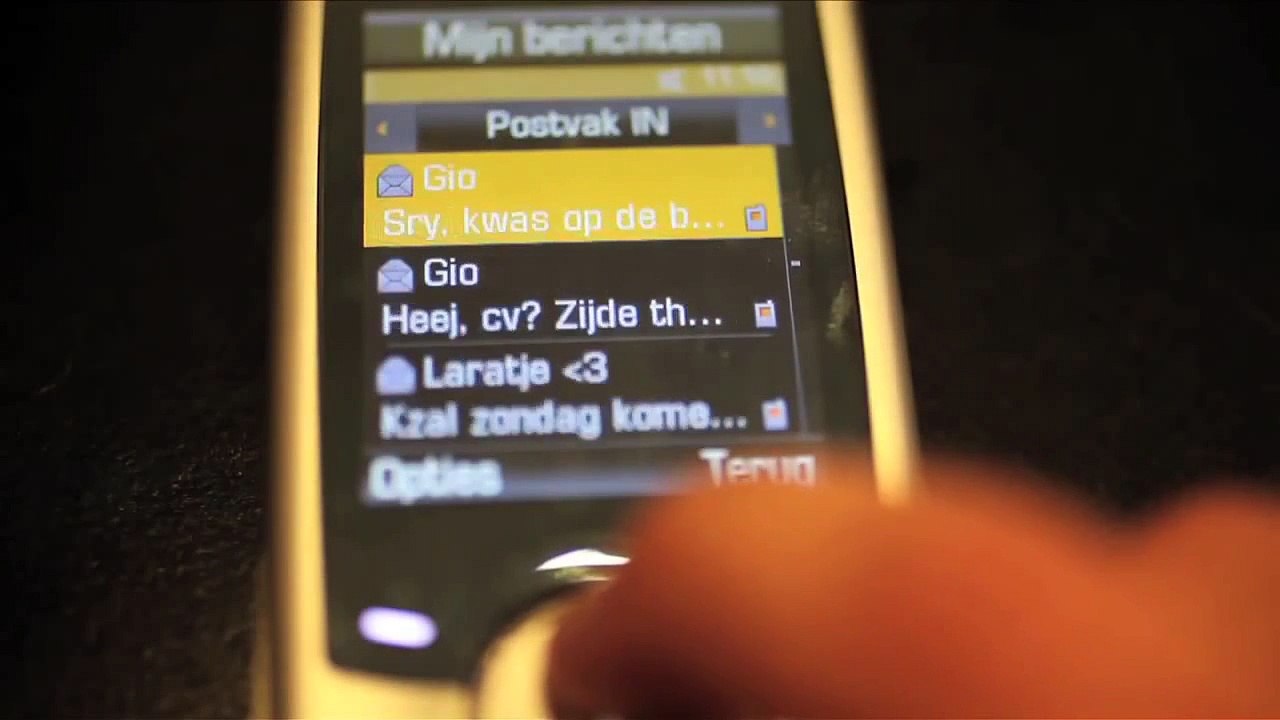 Kenyan and Flemish students about the use of their mobile phone